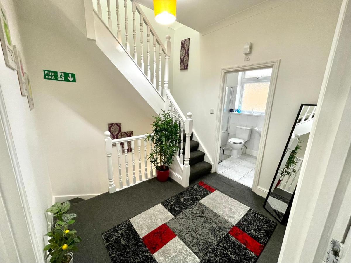 4 Bedrooms House, 3 Bathrooms , Separate Reception, Full Kitchen, Garden, Parking Лондон Экстерьер фото